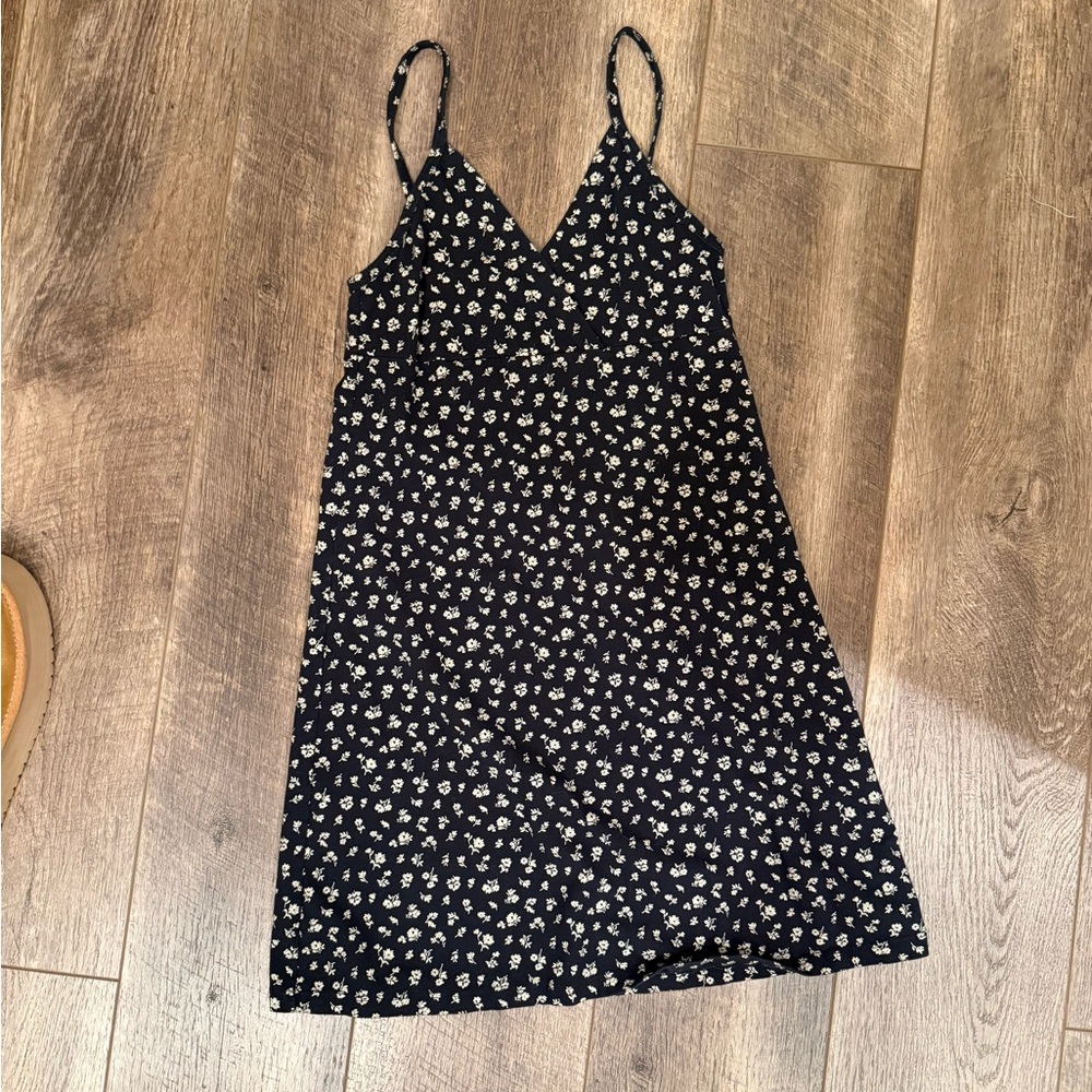 Brandy Melville Navy Dress with White Floral Pattern

One size/small